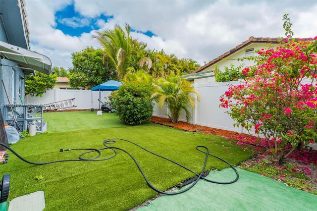 7211 NW 76th St, Tamarac, FL 33321