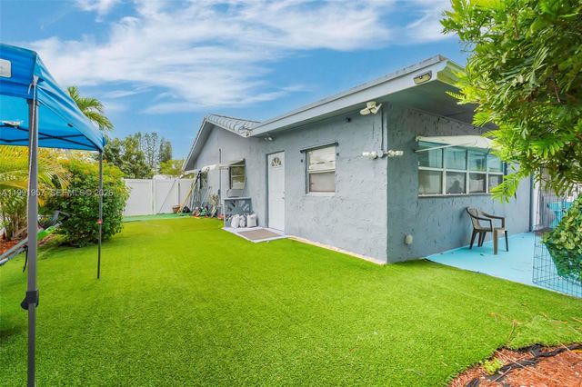 7211 NW 76th St, Tamarac, FL 33321