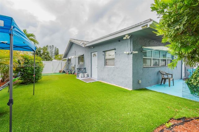 7211 NW 76th St, Tamarac, FL 33321