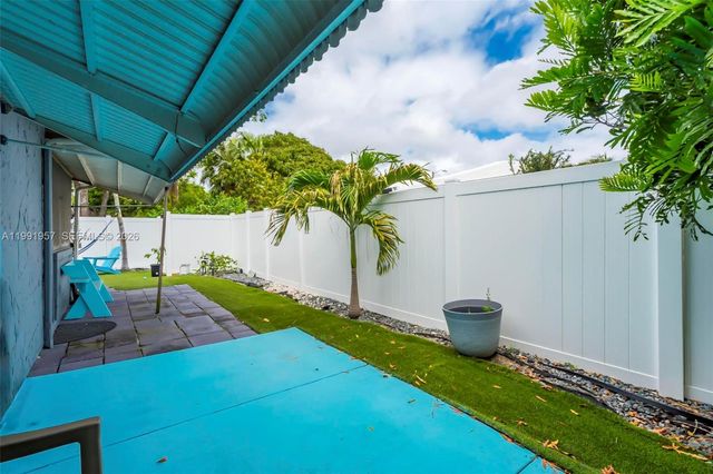 7211 NW 76th St, Tamarac, FL 33321