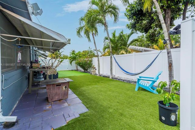 7211 NW 76th St, Tamarac, FL 33321