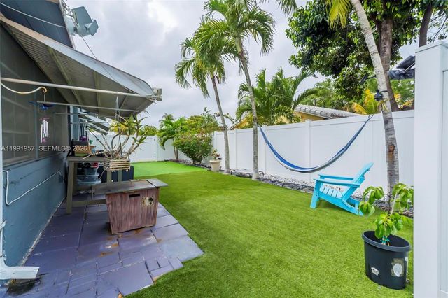 7211 NW 76th St, Tamarac, FL 33321