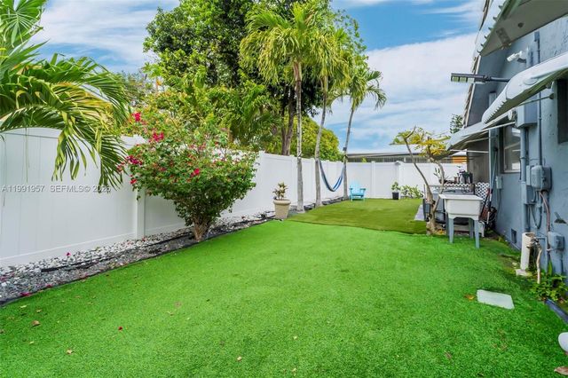 7211 NW 76th St, Tamarac, FL 33321