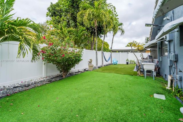 7211 NW 76th St, Tamarac, FL 33321