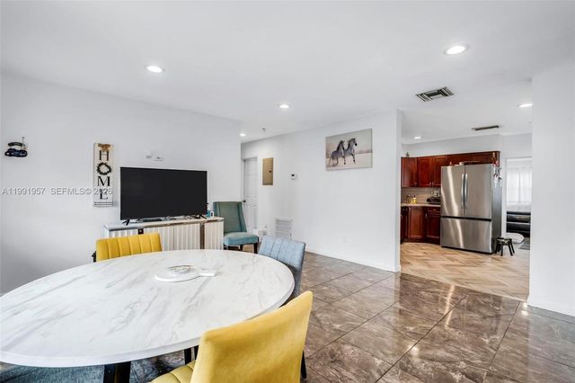 7211 NW 76th St, Tamarac, FL 33321