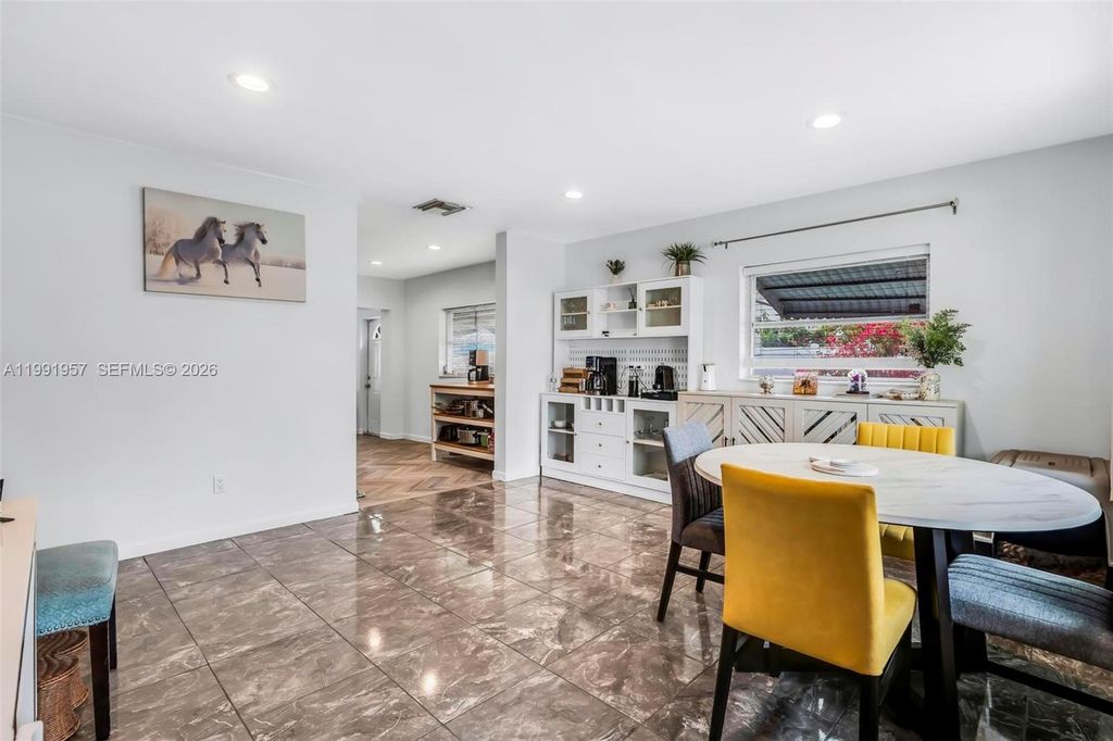 7211 NW 76th St, Tamarac, FL 33321