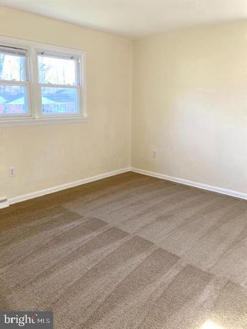 13008 WOODBURN DR, Hagerstown, MD 21742