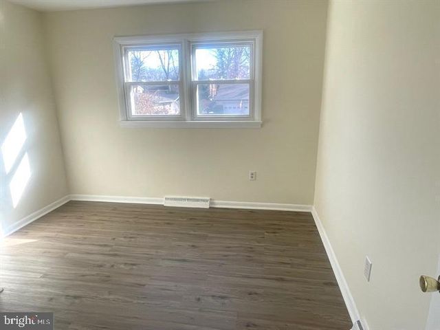 13008 WOODBURN DR, Hagerstown, MD 21742