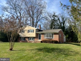 13008 WOODBURN DR, Hagerstown, MD 21742