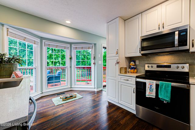 2926 Chimney Rock Ln, Louisville, KY 40220