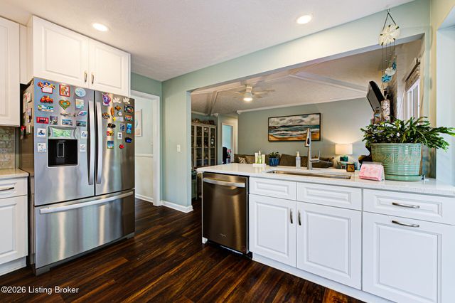 2926 Chimney Rock Ln, Louisville, KY 40220