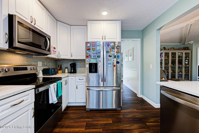 2926 Chimney Rock Ln, Louisville, KY 40220