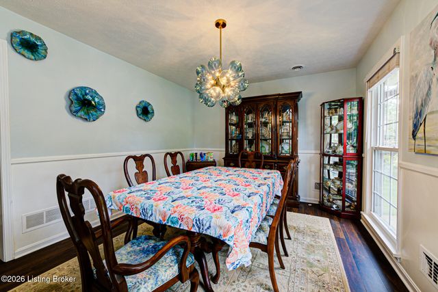 2926 Chimney Rock Ln, Louisville, KY 40220