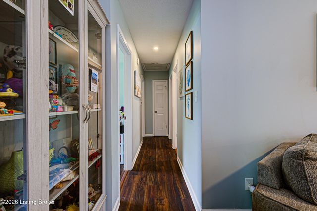 2926 Chimney Rock Ln, Louisville, KY 40220