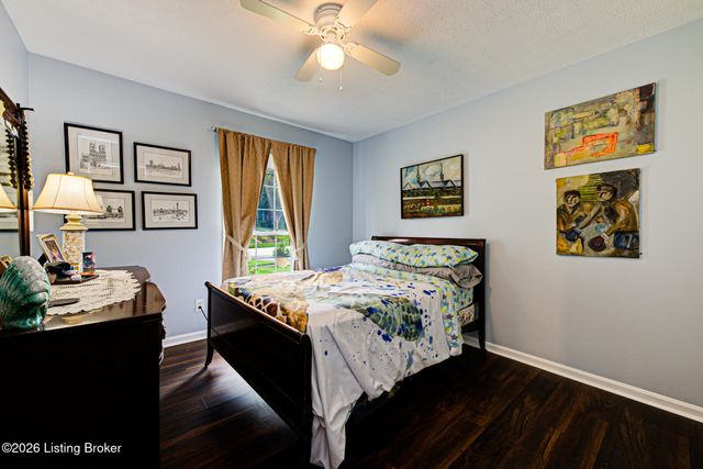 2926 Chimney Rock Ln, Louisville, KY 40220