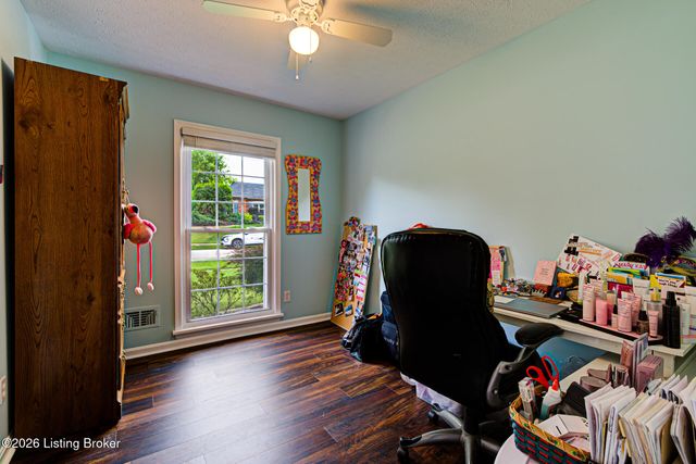 2926 Chimney Rock Ln, Louisville, KY 40220