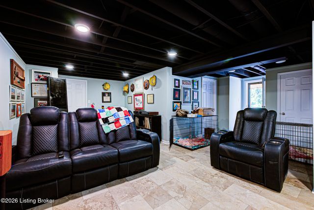 2926 Chimney Rock Ln, Louisville, KY 40220