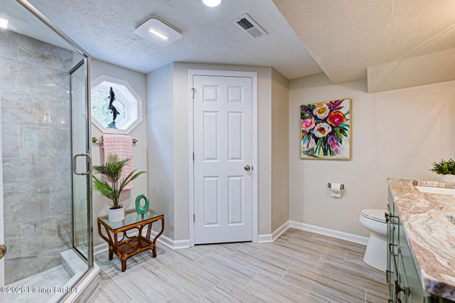 2926 Chimney Rock Ln, Louisville, KY 40220