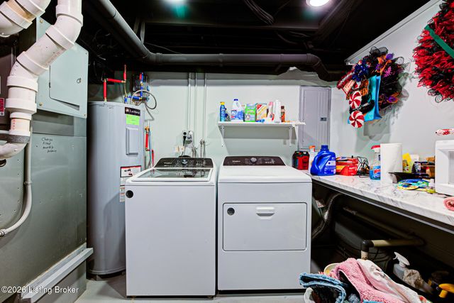 2926 Chimney Rock Ln, Louisville, KY 40220