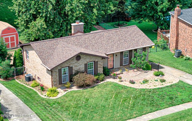 2926 Chimney Rock Ln, Louisville, KY 40220