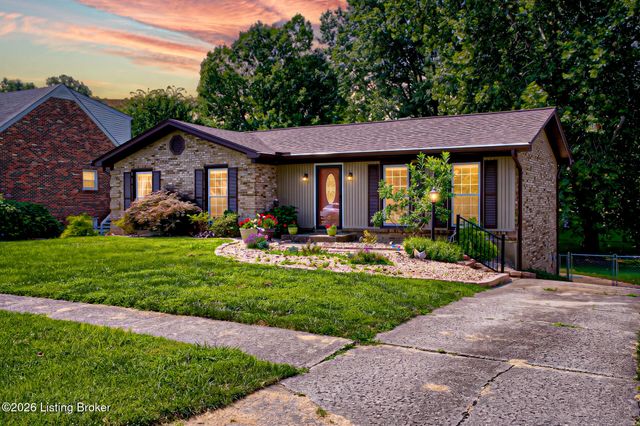 2926 Chimney Rock Ln, Louisville, KY 40220