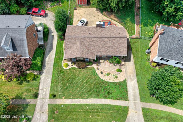 2926 Chimney Rock Ln, Louisville, KY 40220