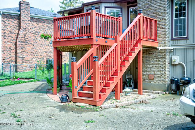2926 Chimney Rock Ln, Louisville, KY 40220