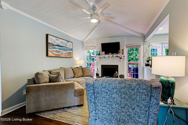 2926 Chimney Rock Ln, Louisville, KY 40220