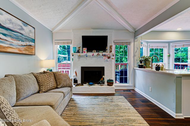 2926 Chimney Rock Ln, Louisville, KY 40220