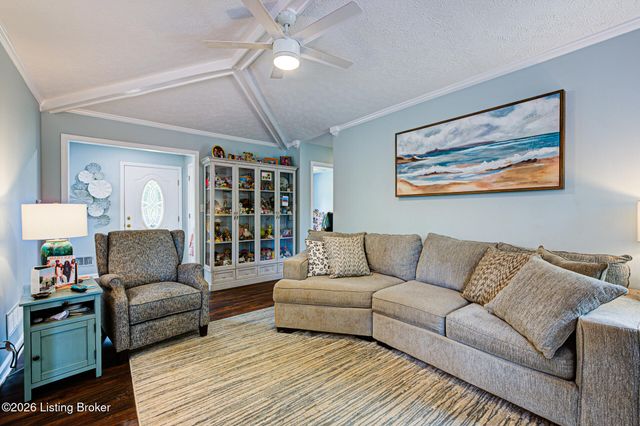2926 Chimney Rock Ln, Louisville, KY 40220
