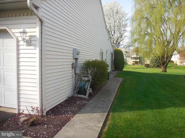 39 SPRINGHOUSE DR, Myerstown, PA 17067