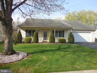 39 SPRINGHOUSE DR, Myerstown, PA 17067
