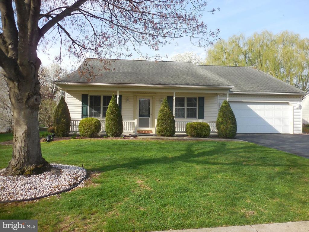 39 SPRINGHOUSE DR, Myerstown, PA 17067