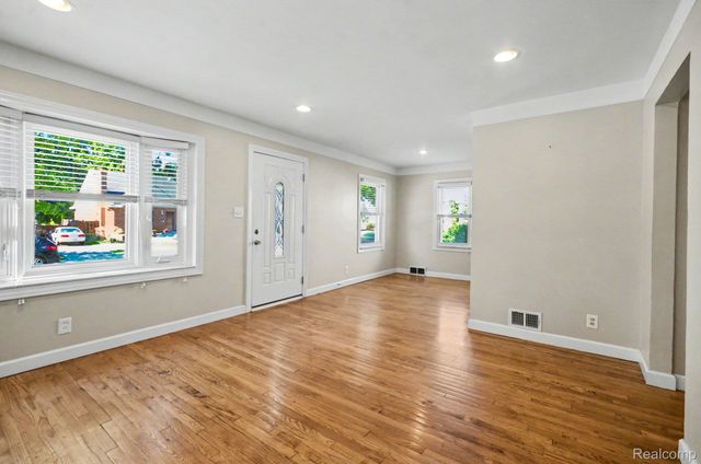 1539 Cole Street, Birmingham, MI 48009