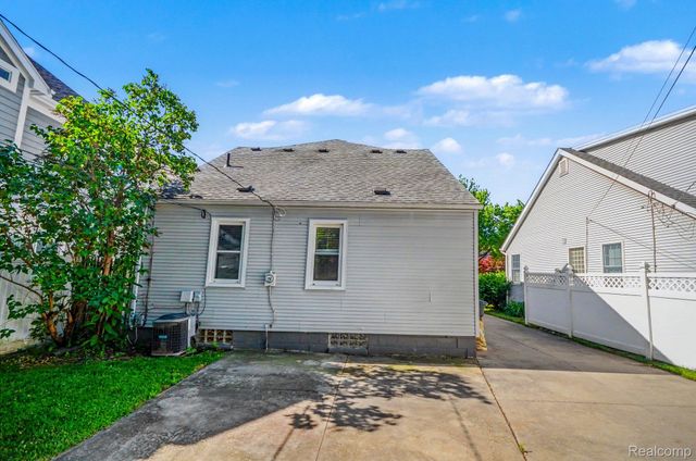 1539 Cole Street, Birmingham, MI 48009