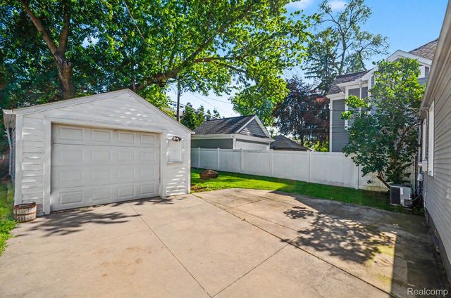 1539 Cole Street, Birmingham, MI 48009