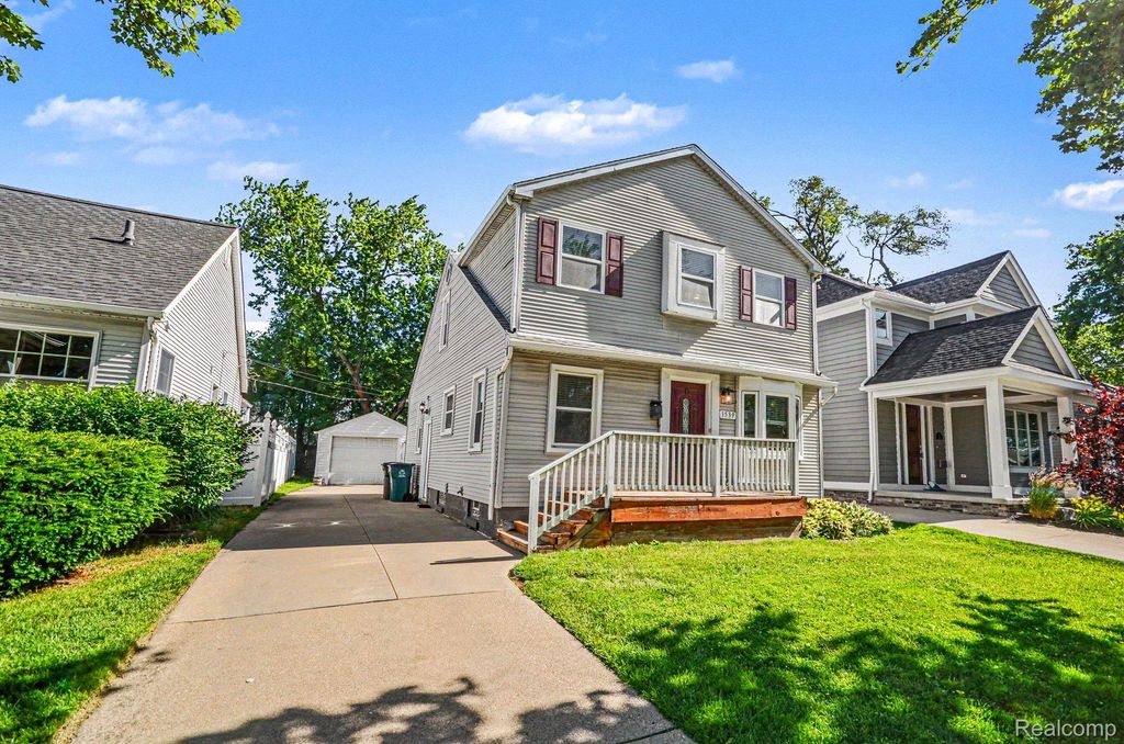 1539 Cole Street, Birmingham, MI 48009