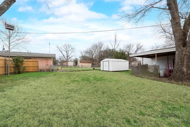 202 E 10th Street, Kaufman, TX 75142