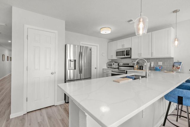 1409 W Highway 98, 401, Mary Esther, FL 32569