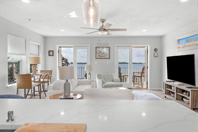 1409 W Highway 98, 401, Mary Esther, FL 32569