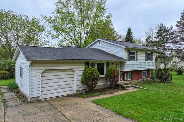 5244 Rood Road, Holly, MI 48442