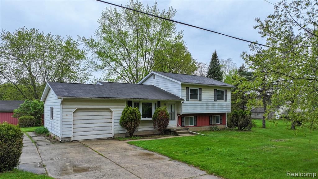 5244 Rood Road, Holly, MI 48442