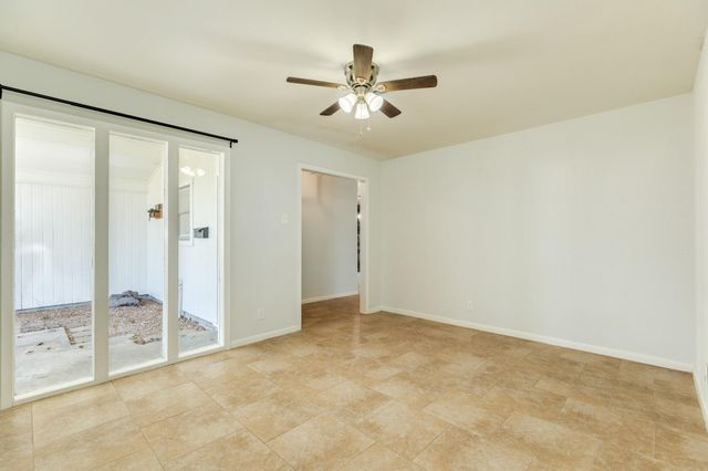 521 Sycamore Street, Lake Jackson, TX 77566