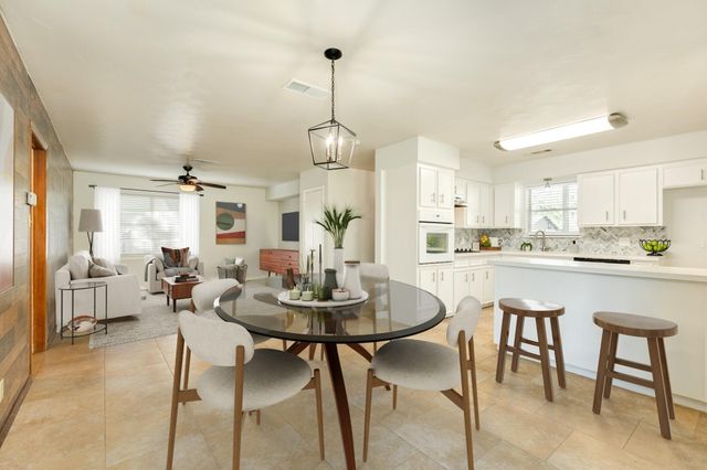 521 Sycamore Street, Lake Jackson, TX 77566