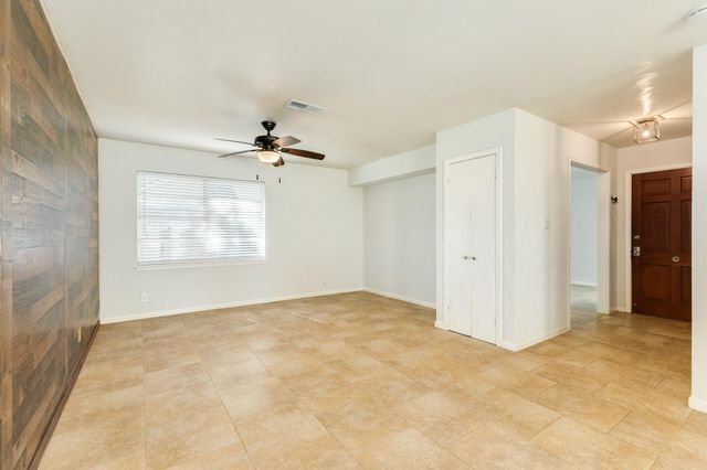 521 Sycamore Street, Lake Jackson, TX 77566