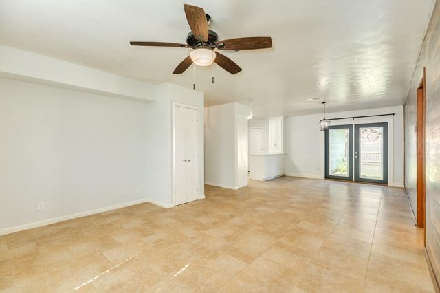 521 Sycamore Street, Lake Jackson, TX 77566