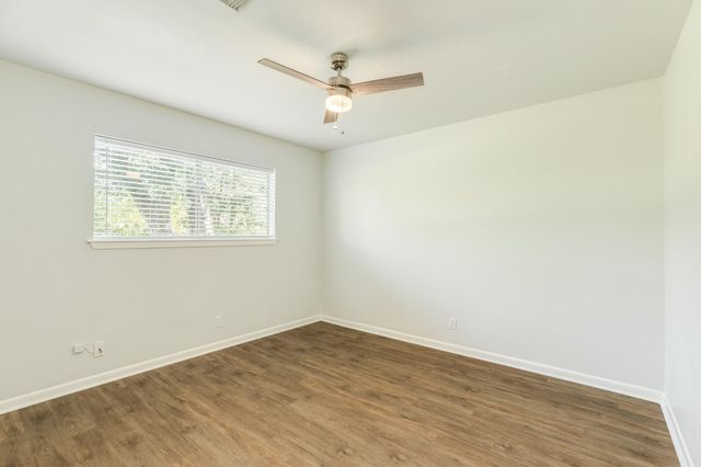 521 Sycamore Street, Lake Jackson, TX 77566