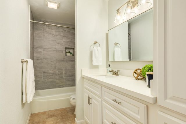 521 Sycamore Street, Lake Jackson, TX 77566