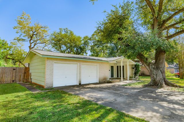 521 Sycamore Street, Lake Jackson, TX 77566