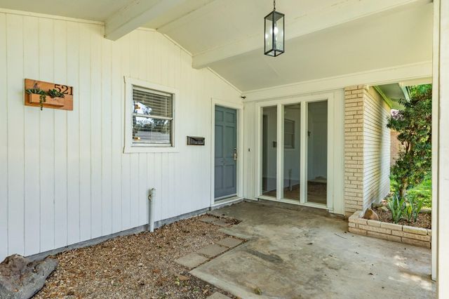 521 Sycamore Street, Lake Jackson, TX 77566